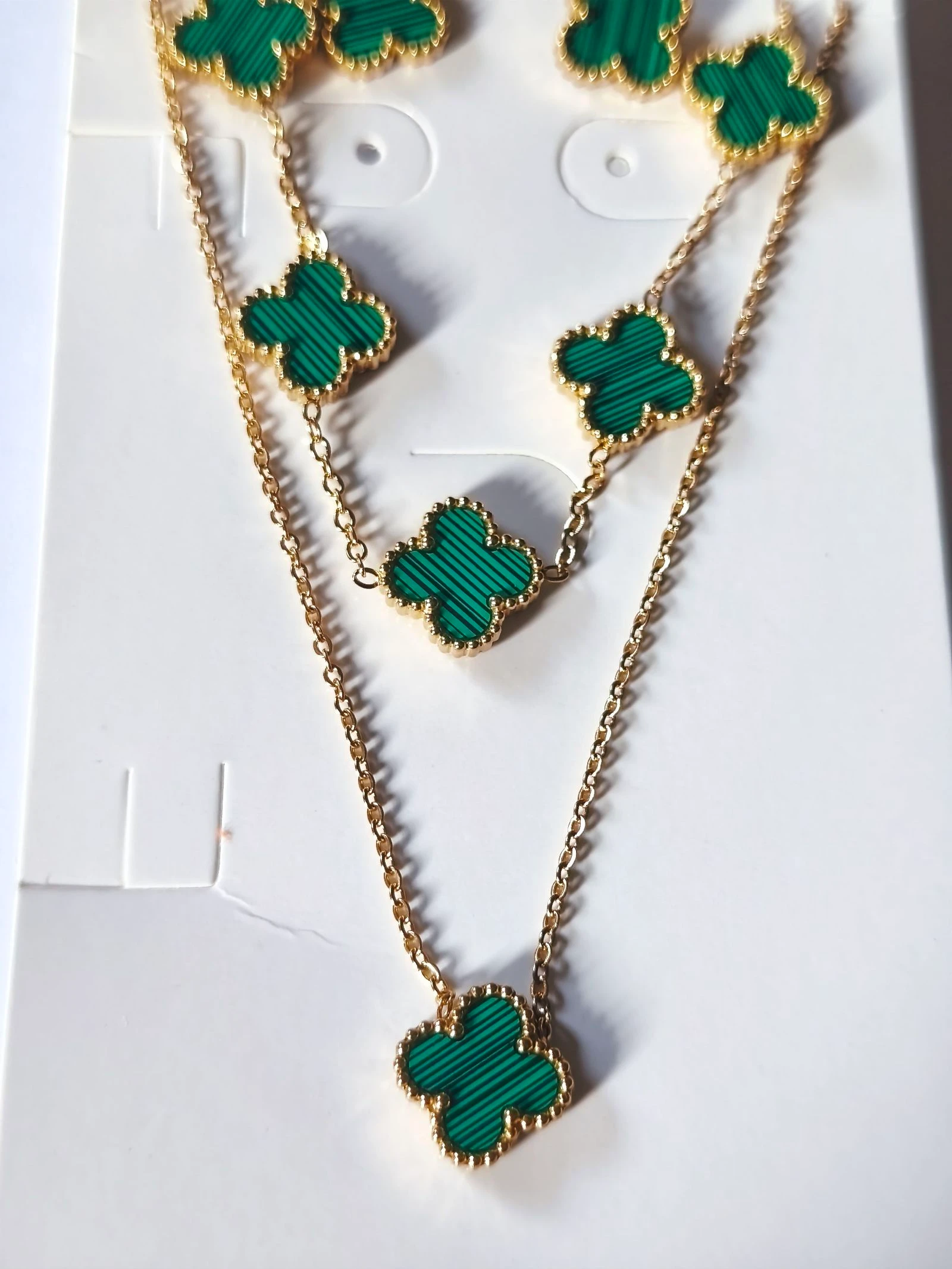 Conjunto de trevo verde malaquita com gargantilha pulseira e brincos em corrente dourada de aço – photo 4